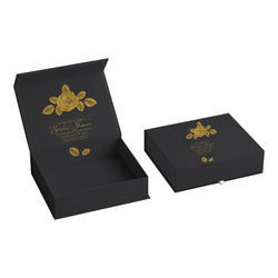 Contenitore d'imballaggio piegante magnetico riciclabile di regalo dell'abito del cartone CMYK del contenitore di regalo