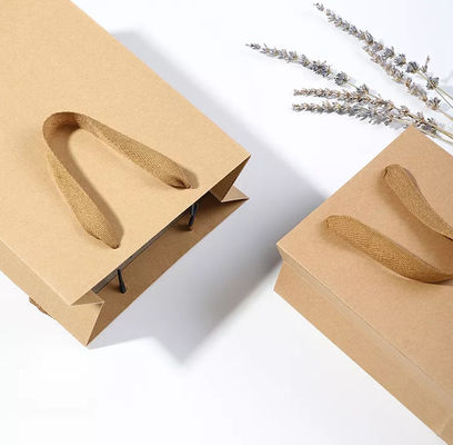 Borsa della carta kraft della borsa/maniglia riciclabile del cordone borsa del regalo